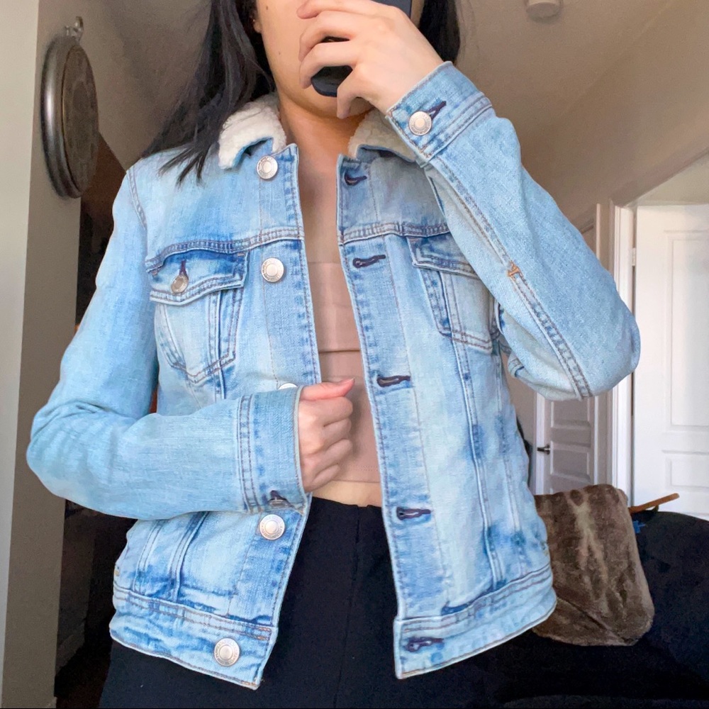American Eagle fitted jean jacket with shearling collar